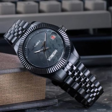 TIMEX  天美時 x Wednesday 36毫米 熱門影集《星期三》聯名 暗黑風格不鏽鋼腕錶(黑 TXTW2Y19600)