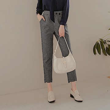 OB嚴選-磨毛格紋拼接不規則褲口窄管褲