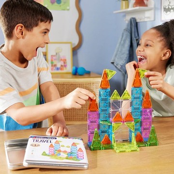 隨身帶著，走到哪玩到哪【Magna-Tiles®】microMAGS 迷你磁力積木-55片豪華旅行套組｜寶貝生日快樂 生日禮物 兒童禮物 磁力片 磁力積木 趣味玩樂 攜帶便利 禮物推薦
