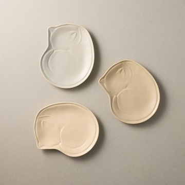 aito 美濃燒 - 午睡貓咪盤 - 任選兩件組 - 17.5 cm - 米白 + 米白