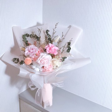 永生玫瑰花束。情人節花束。生日花束。玫瑰花。求婚花束。花禮