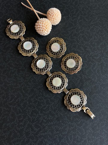 老又好古董珠寶 少見西德製雕花人造珍珠貝套組夾式耳環手鍊 S26