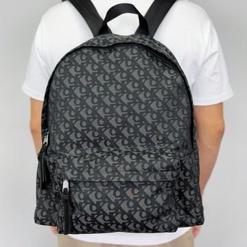 【New START精品服飾-員林】現貨 Calvin Klein CK 布面滿版字母 大容量 後背包
