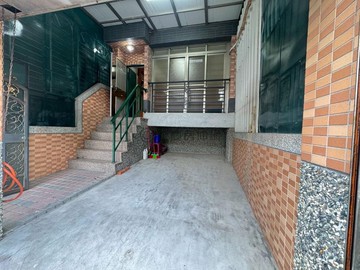 仁雄、八卦寮雙商圈 四房雙套房美車墅｜高雄市仁武區赤西三街