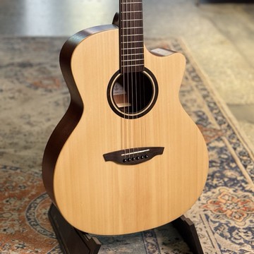 【二手】8.5成新 Veelah V1-GAC 民謠吉他 41吋 西提卡雲杉木面板 桃花心木背側 面單板 附琴袋