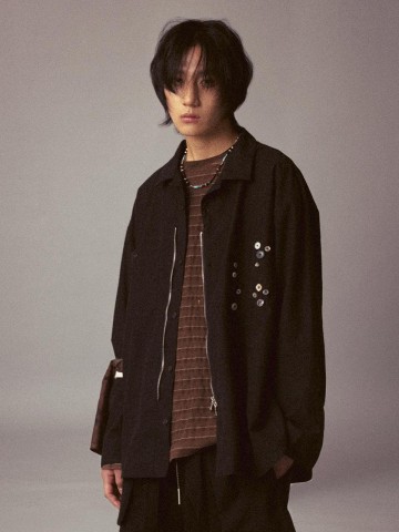 DECORATIVE BUTTON ZIP SHIRTS [BK]