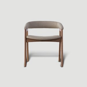 艾禮思扶手布面餐椅 胡桃木