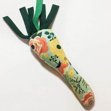 貓玩具－綠蘿蔔