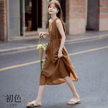 初色  簡約風純色壓摺腰帶清涼無袖修身寬鬆圓領中長裙連身洋裝長洋裝-棕色-34903(M-2XL可選)
