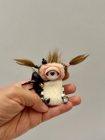 可愛的小獨眼巨人 - 有著可愛馬尾辮髮型的嬰兒_定制！