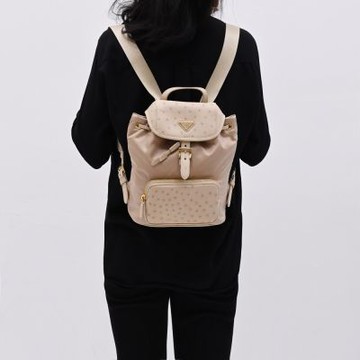 PRADA 三角LOGO尼龍拼接鴕鳥皮紋理翻蓋束口雙肩後背包(奶茶色)