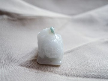 玉跪人・翡翠・緬甸玉 ・天然石