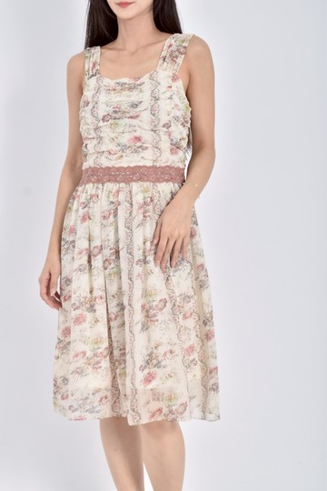 (S) xing質感雪紡寬肩帶蕾絲收腰杏色洋裝