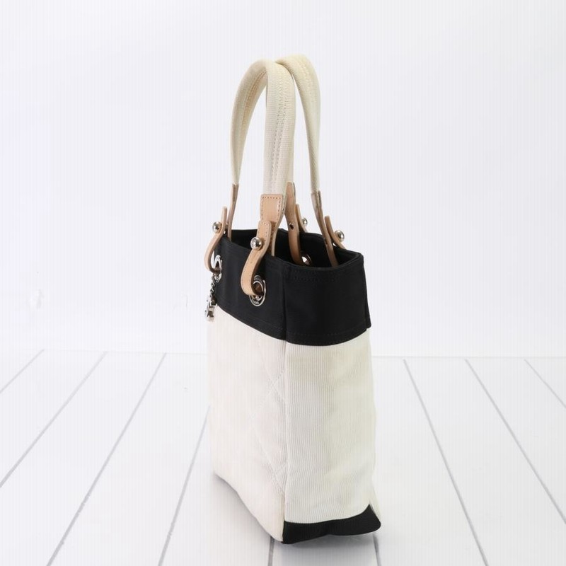 シャネル パリビアリッツMM コーティングキャンバス トートバッグ ブラック シルバー金具 16番台｜a1878742｜中古ブランド品 ・ブランド古着通販｜ALLU（アリュー）
