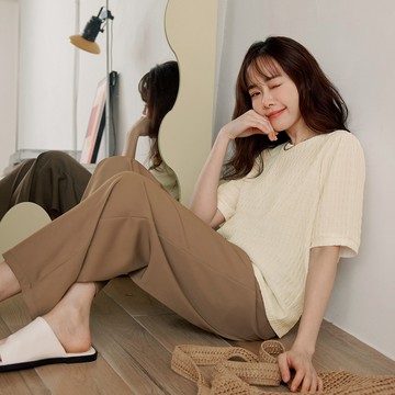 OB嚴選 立體紋理圓領短袖上衣 《AB20072》