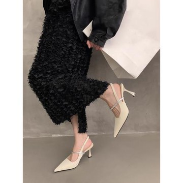 香港春秋季涼鞋女小香風2025新款尖頭細跟包頭一字扣帶法式高跟鞋