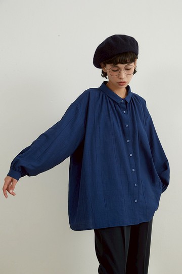 寬鬆長袖襯衫 秋季襯衫 凹凸皺褶素材 豐盈抓皺 飄逸上衣