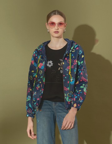 ★【喜芝梅】繽粉童趣 彩色塗鴉口袋抽繩連帽外套(藍色；M-2L) 224500022