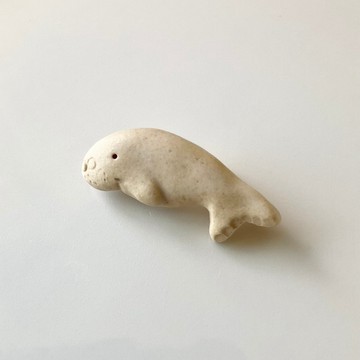 陶製胸針 儒艮