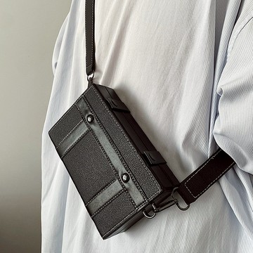 黑色包包 硬殼包 手機包 小包包 包包 斜背包 情侶包 男士斜背包 盒子包 箱包 個性包包 情侶禮物 生日禮物 923