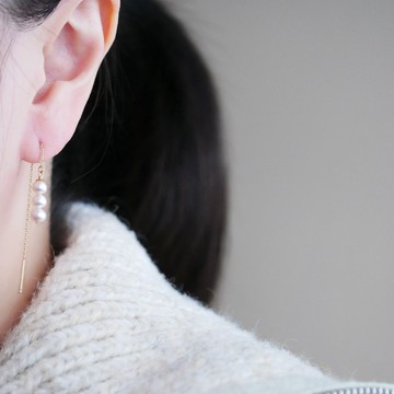 不費力的優雅 /  燈泡淡水珍珠簡約耳鏈 14K 注金