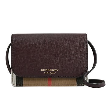 BURBERRY 8046318 HAMPSHIRE 燙金LOGO棉麻多卡斜背包.酒紅
