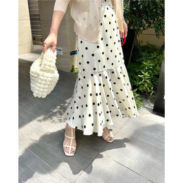 R0pe家爆款回歸 展現婀娜身姿松緊腰抗皺免燙撩人魚尾波點半身裙