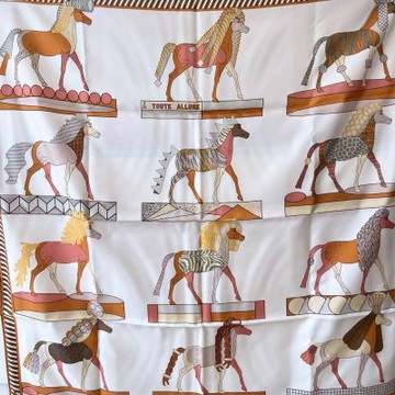 HERMES 愛馬仕最新爆款大方絲巾-全速前進(90*90)