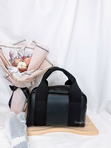 美國代購????台灣現貨 CK 枕頭波士頓 斜背包 手提包