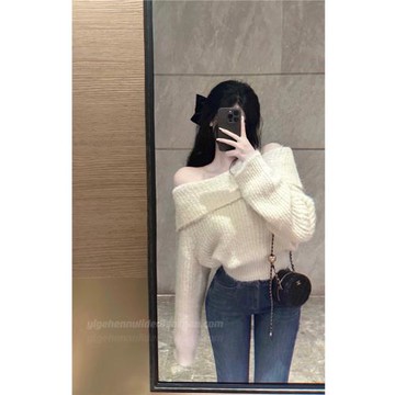 白色一字肩毛衣秋冬慵懶風溫柔純欲寬松收腰顯瘦軟糯針織露肩上衣