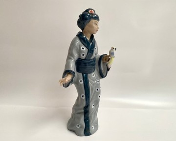 復古小雕像西班牙藝妓雕像與鳥 20 世紀 70 年代 Casades