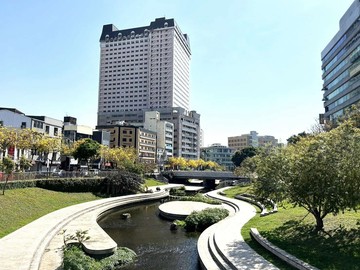 市中心景觀套房⭐柳川河畔近火車站.教育大學｜台中市中區民權路