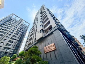 三多英明商圈｜上文化高樓景觀2+1房平車我尚水｜高雄市苓雅區英祥街