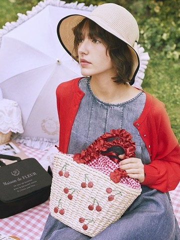 度假風編織籃櫻桃刺繡手提包(08001163600) - Maison de FLEUR