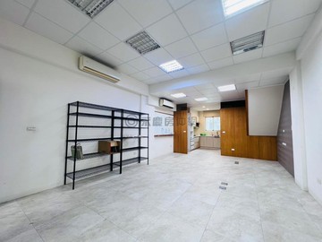 稀有釋出⭐台南東區東寧商圈質感車庫透天｜台南市東區東寧路