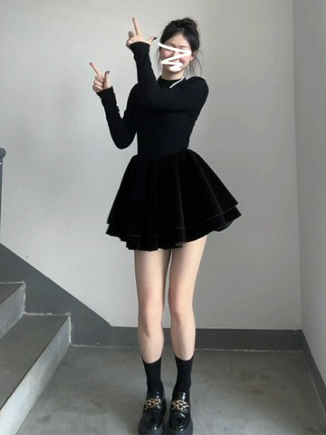 2024新款赫本風黑色連衣裙子女裝秋冬高級感洋裝蓬蓬裙大衣內搭小黑裙【步行者戶外生活館】