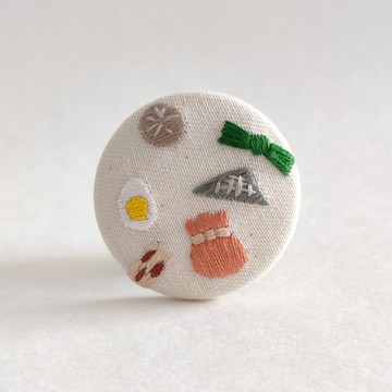關東煮食材刺繡胸針