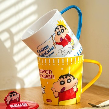 預購【遊戲家】蠟筆小新 日式蠟筆小新馬克杯 500ml - (兩色任選)