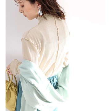 日本 Classical Elf - 羅紋線條感木耳邊長袖上衣-淺米杏