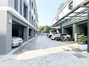 「采靚龍山國小」全新四房前院停車別墅｜台中市龍井區中山一路一段