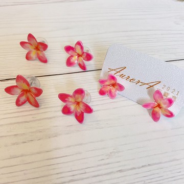 【AurorA百寶盒】A043─粉紅雞蛋花─大-耳針(夾)