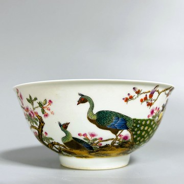 清 雍正 琺瑯彩瓷孔雀圖碗