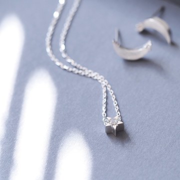 2 件套）白色星星和新月項鍊耳针套裝銀925