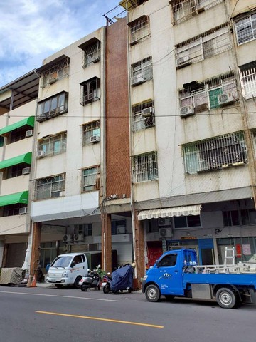 ★8 米街公寓二樓★愛河之心★雙衛開窗★要整理★｜高雄市三民區哈爾濱街