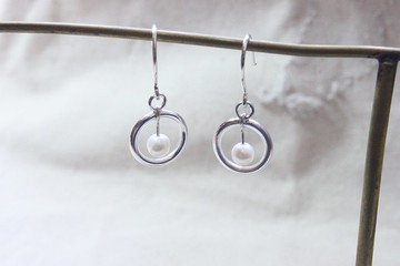 【圈珍珠】純銀耳環 天然淡水珍珠耳勾 設計師手作商品