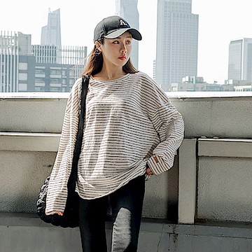 寬版圓領橫條紋長袖上衣-OB嚴選