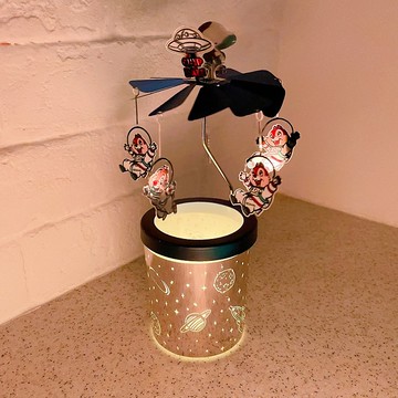 【結婚週年/療癒小物】迪士尼授權奇奇與蒂蒂太空旅程旋轉蠟燭台