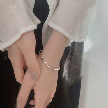 免運🔥烏比莫斯手鐲簡約時尚手鍊女百搭極簡風ins小衆高級感開口手鍊銀飾 手鍊 可調整手鍊 招財手鍊 轉運手鍊  手鏈
