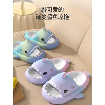 彩虹鯊魚拖鞋夏季室內戶外男女防滑情侶外穿踩屎感厚底涼拖海邊穿