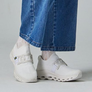 moz瑞典 駝鹿 蒙布朗 飛織 蜂巢彈力鞋(白)